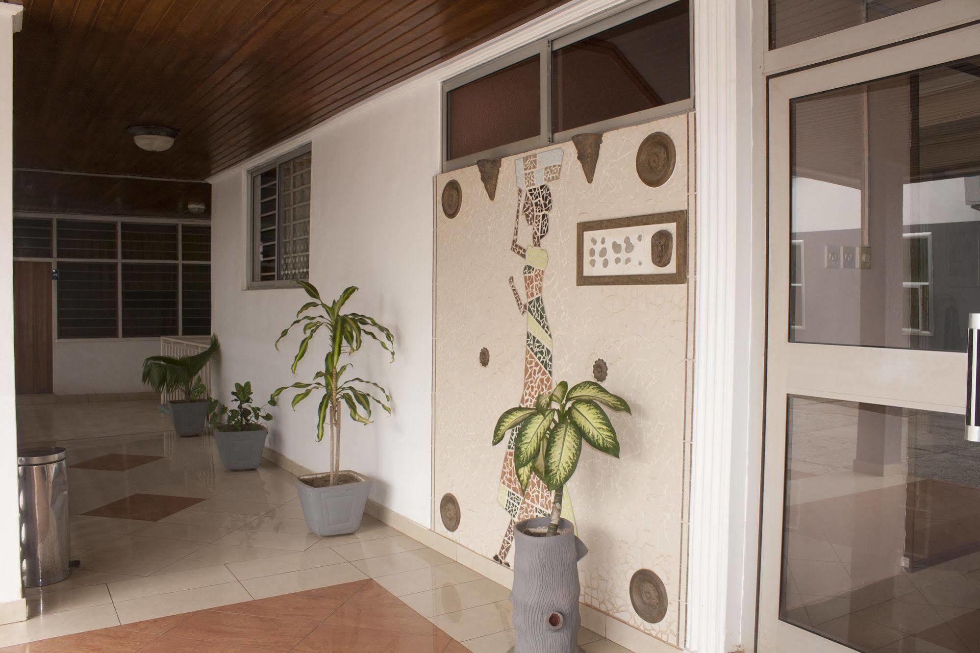 East Legon Guest Lodge Madina Exterior foto